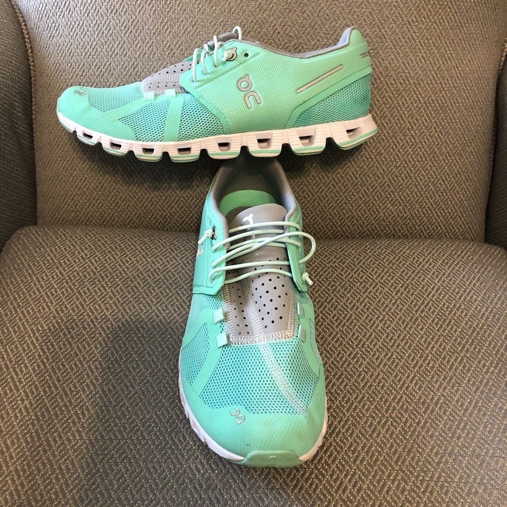 Women’s 8.5- ON cloud running shoes, worn once!